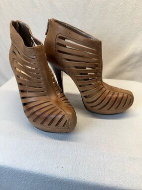 Edgy BCBGeneration Eddah Tobacco Leather Ankle BootieCage Design Vampy Stiletto